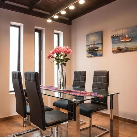 Villas El Salto 8 *